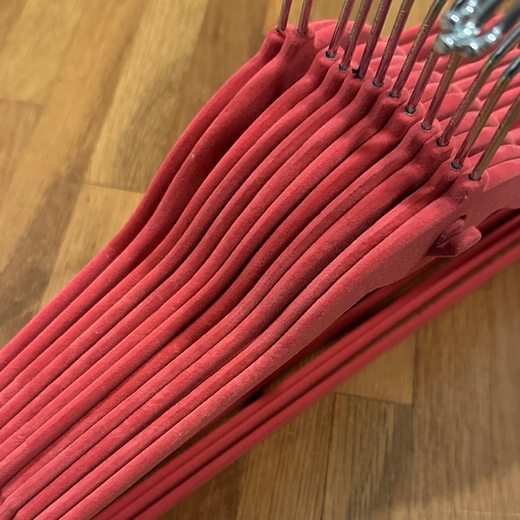 Clutter Free | Set of Pink Velvet Hangers - Picture 2 of 11
